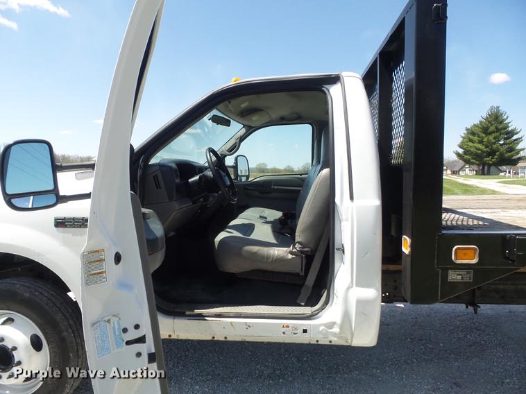 image for item DC7328 2002 Ford F550 Super Duty XL flatbed truck