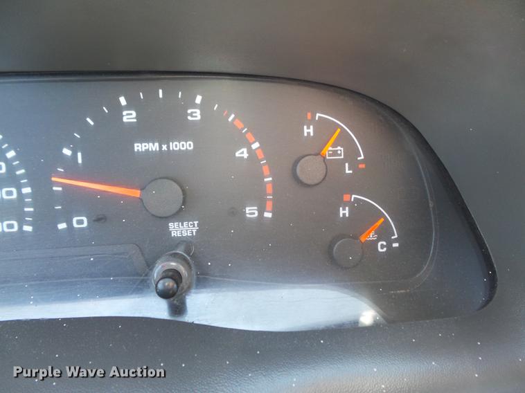 image for item DC7328 2002 Ford F550 Super Duty XL flatbed truck