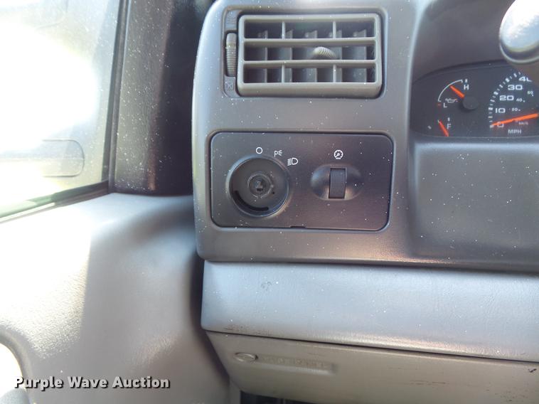 image for item DC7328 2002 Ford F550 Super Duty XL flatbed truck