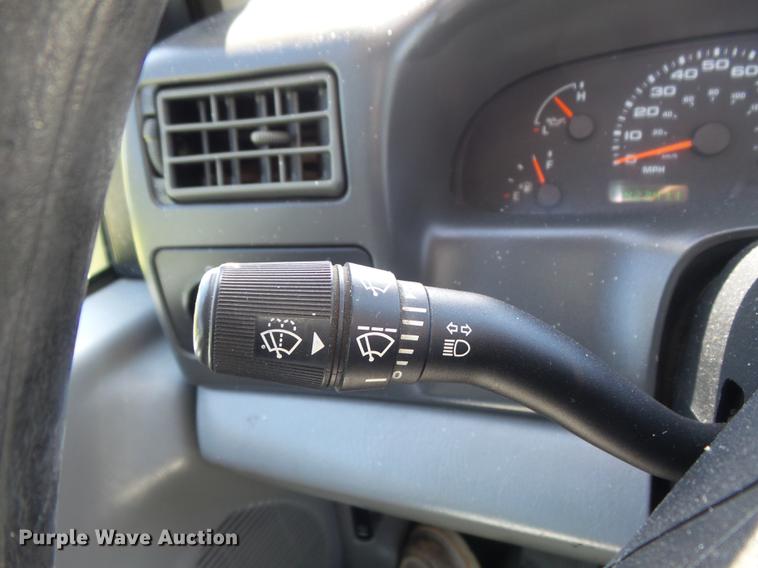 image for item DC7328 2002 Ford F550 Super Duty XL flatbed truck