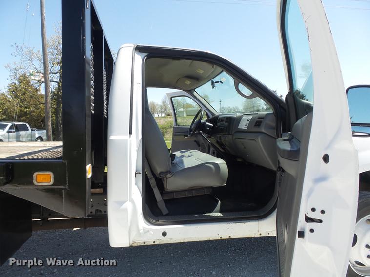image for item DC7328 2002 Ford F550 Super Duty XL flatbed truck