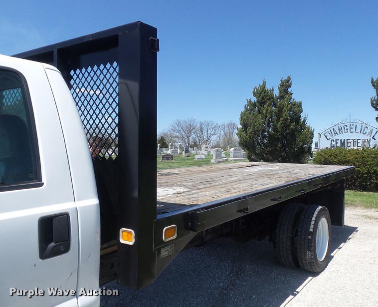 image for item DC7328 2002 Ford F550 Super Duty XL flatbed truck