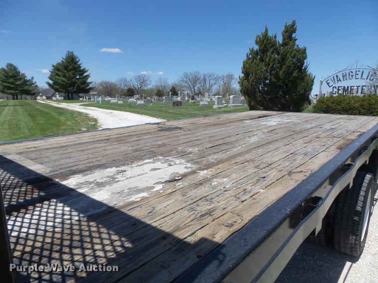 image for item DC7328 2002 Ford F550 Super Duty XL flatbed truck