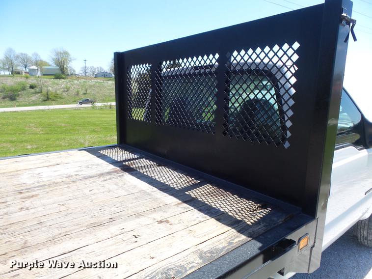 image for item DC7328 2002 Ford F550 Super Duty XL flatbed truck