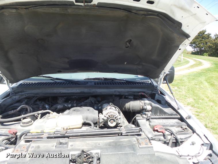 image for item DC7328 2002 Ford F550 Super Duty XL flatbed truck