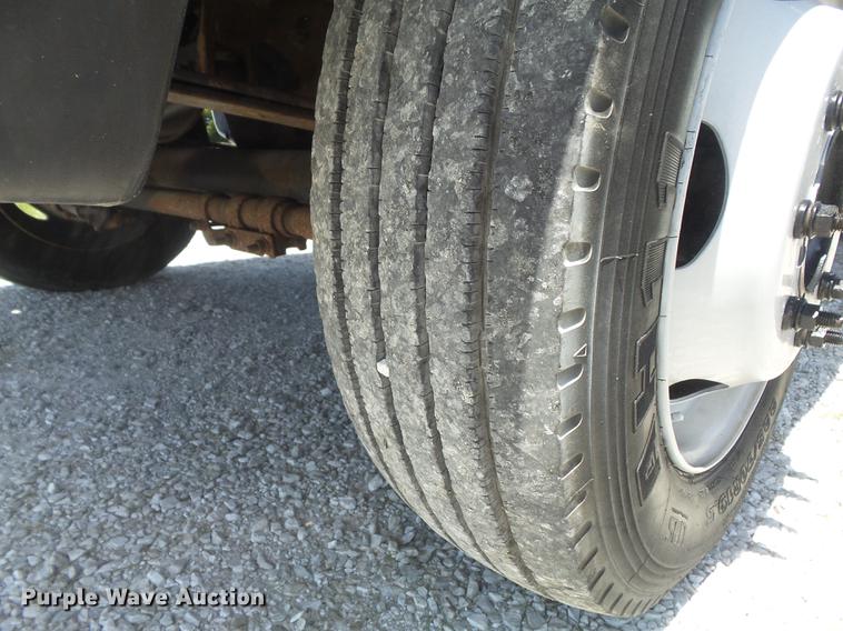 image for item DC7328 2002 Ford F550 Super Duty XL flatbed truck