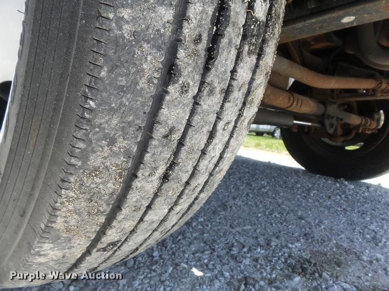 image for item DC7328 2002 Ford F550 Super Duty XL flatbed truck