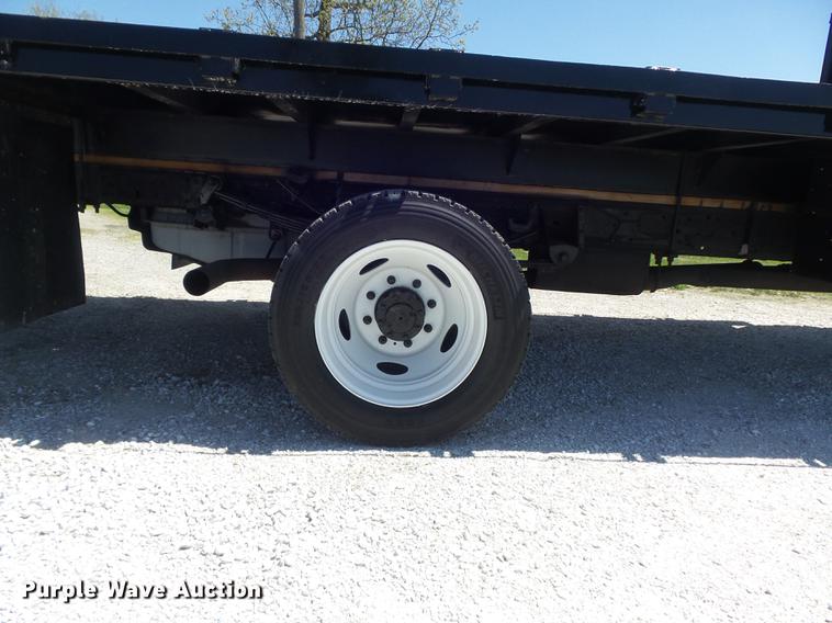 image for item DC7328 2002 Ford F550 Super Duty XL flatbed truck