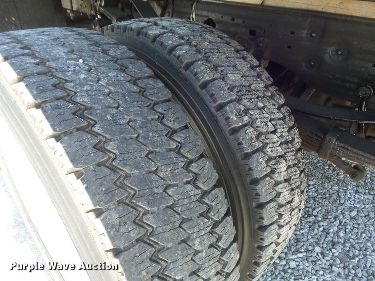 image for item DC7328 2002 Ford F550 Super Duty XL flatbed truck