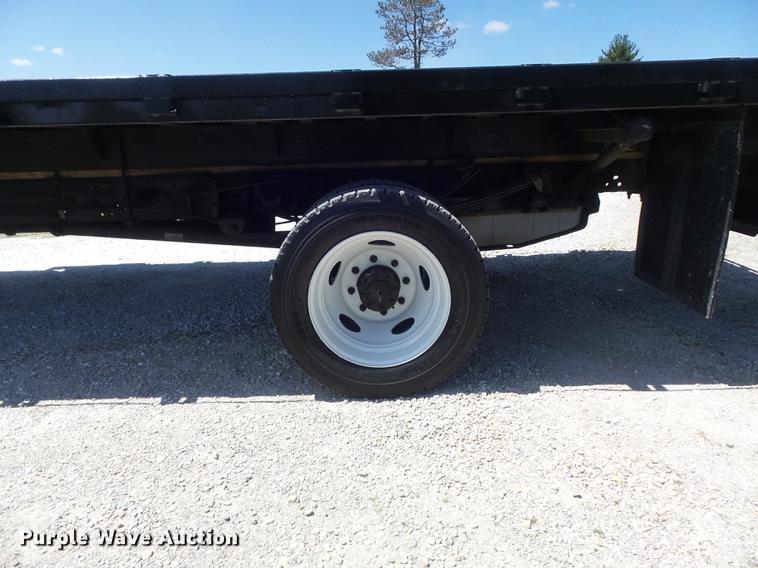 image for item DC7328 2002 Ford F550 Super Duty XL flatbed truck
