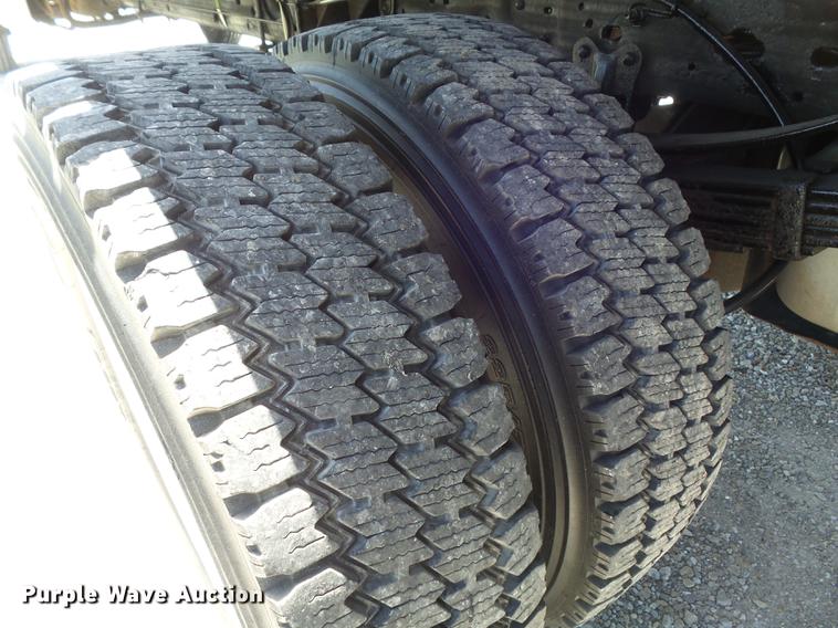 image for item DC7328 2002 Ford F550 Super Duty XL flatbed truck