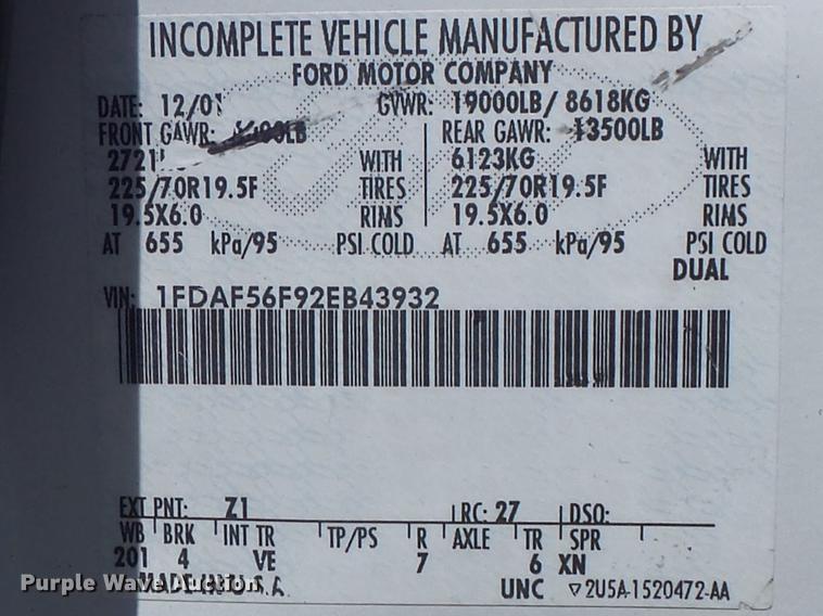 image for item DC7328 2002 Ford F550 Super Duty XL flatbed truck