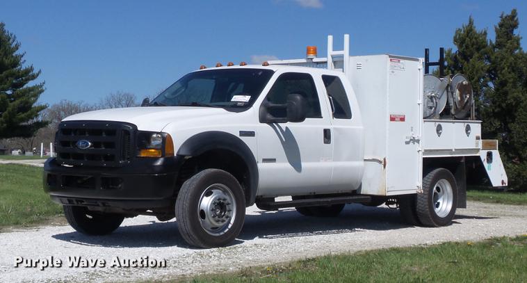 image for item DC7331 2007 Ford F550 Super Duty XL SuperCab service truck with crane