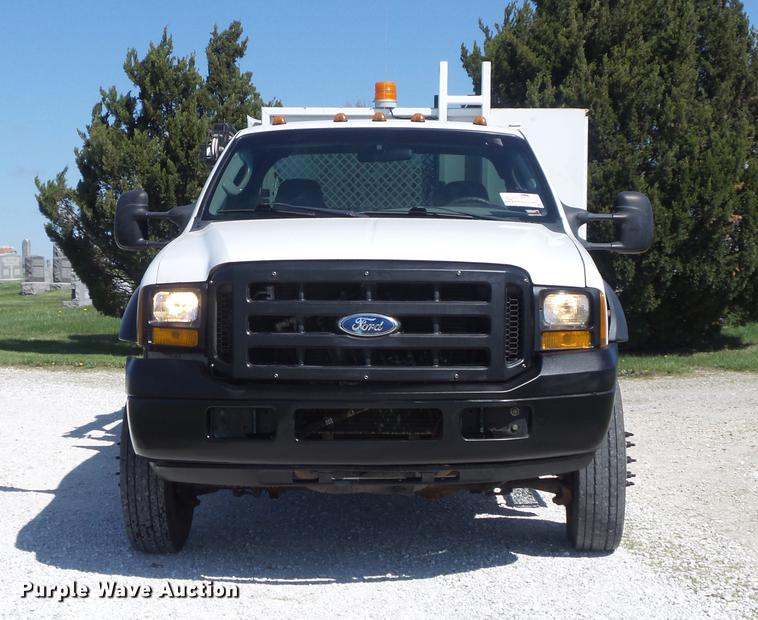 image for item DC7331 2007 Ford F550 Super Duty XL SuperCab service truck with crane