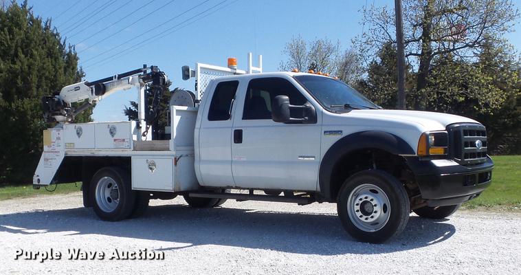 image for item DC7331 2007 Ford F550 Super Duty XL SuperCab service truck with crane