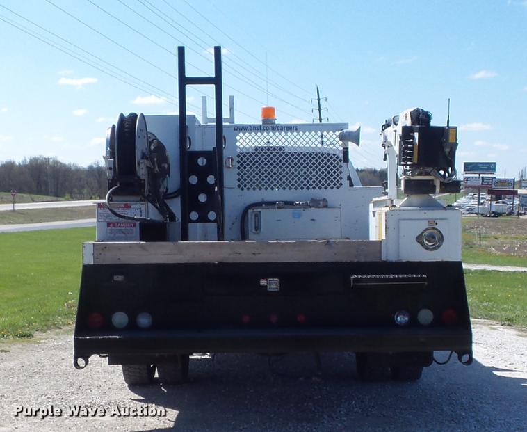 image for item DC7331 2007 Ford F550 Super Duty XL SuperCab service truck with crane
