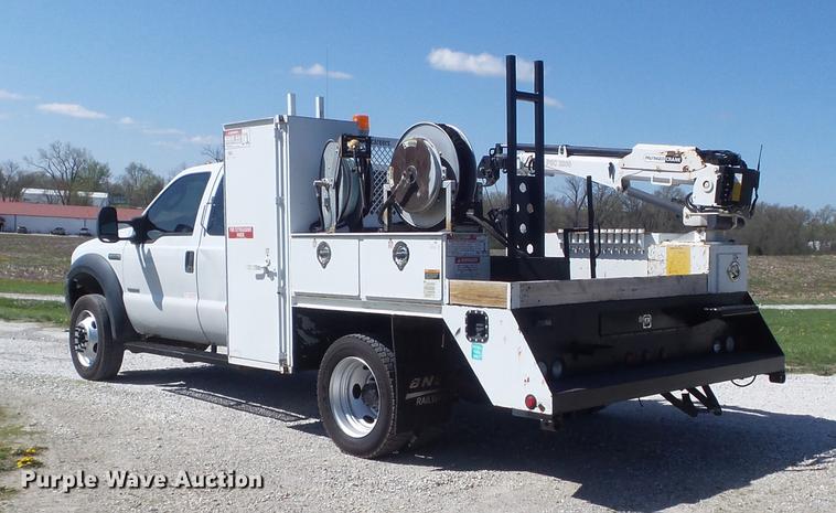 image for item DC7331 2007 Ford F550 Super Duty XL SuperCab service truck with crane