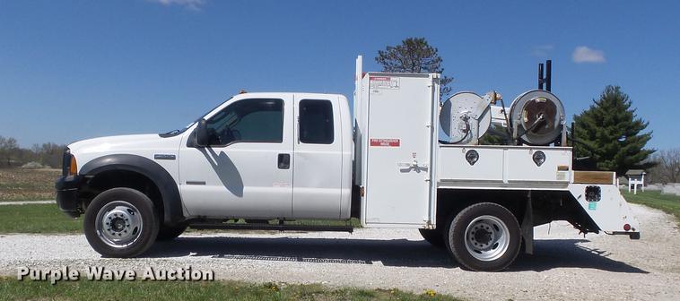image for item DC7331 2007 Ford F550 Super Duty XL SuperCab service truck with crane