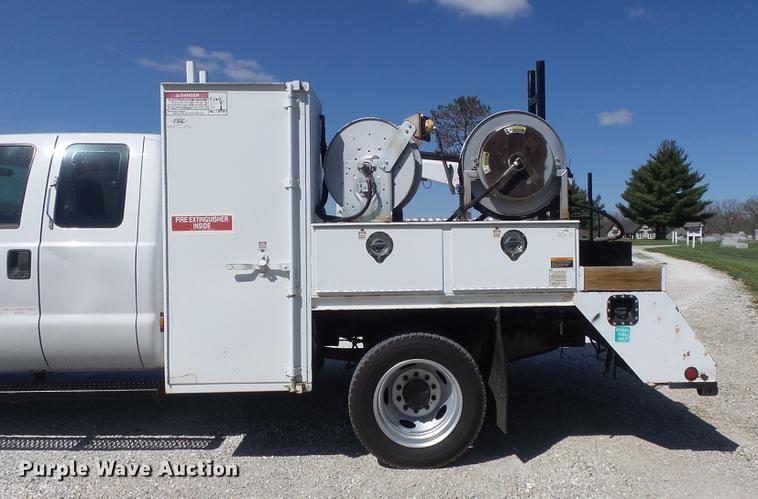 image for item DC7331 2007 Ford F550 Super Duty XL SuperCab service truck with crane