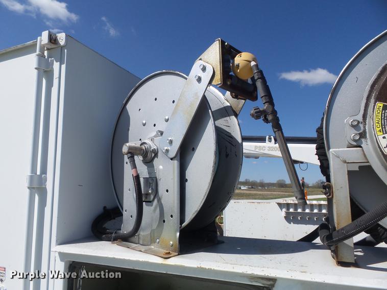 image for item DC7331 2007 Ford F550 Super Duty XL SuperCab service truck with crane