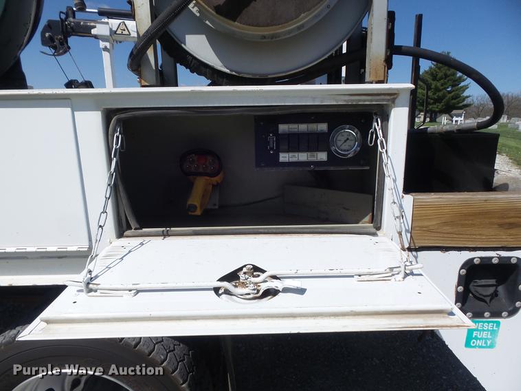 image for item DC7331 2007 Ford F550 Super Duty XL SuperCab service truck with crane