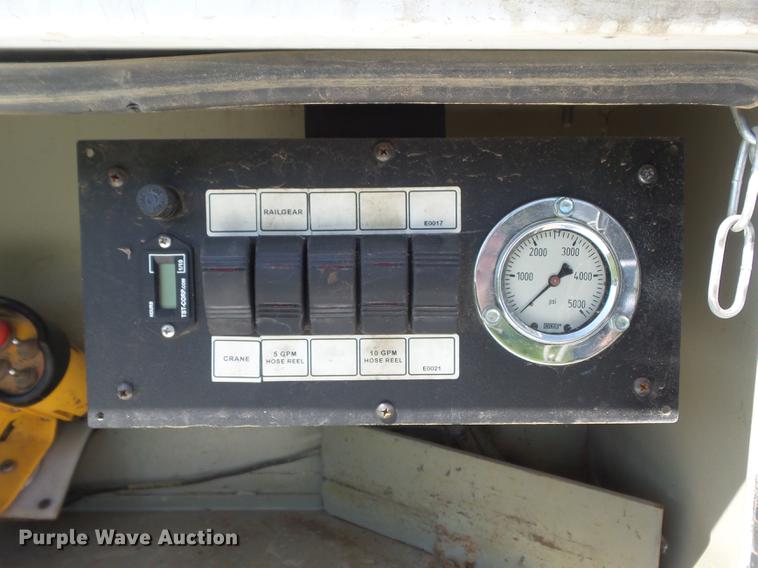 image for item DC7331 2007 Ford F550 Super Duty XL SuperCab service truck with crane