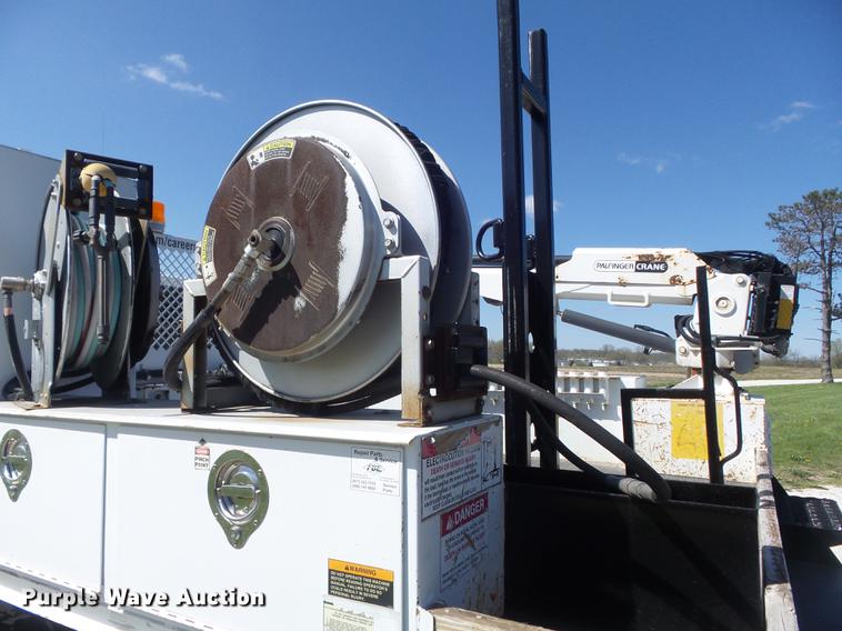 image for item DC7331 2007 Ford F550 Super Duty XL SuperCab service truck with crane