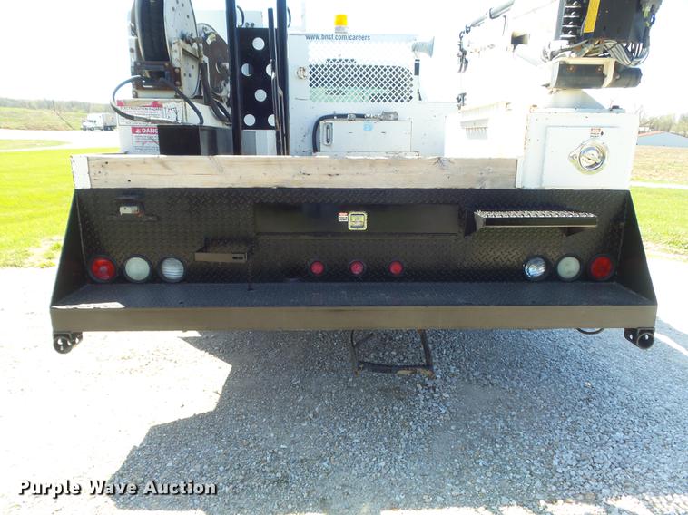 image for item DC7331 2007 Ford F550 Super Duty XL SuperCab service truck with crane
