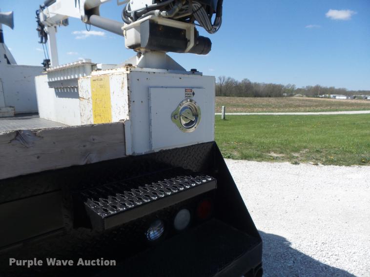 image for item DC7331 2007 Ford F550 Super Duty XL SuperCab service truck with crane