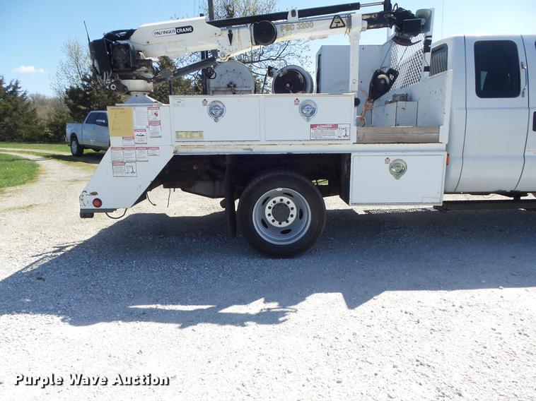 image for item DC7331 2007 Ford F550 Super Duty XL SuperCab service truck with crane