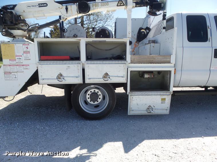 image for item DC7331 2007 Ford F550 Super Duty XL SuperCab service truck with crane