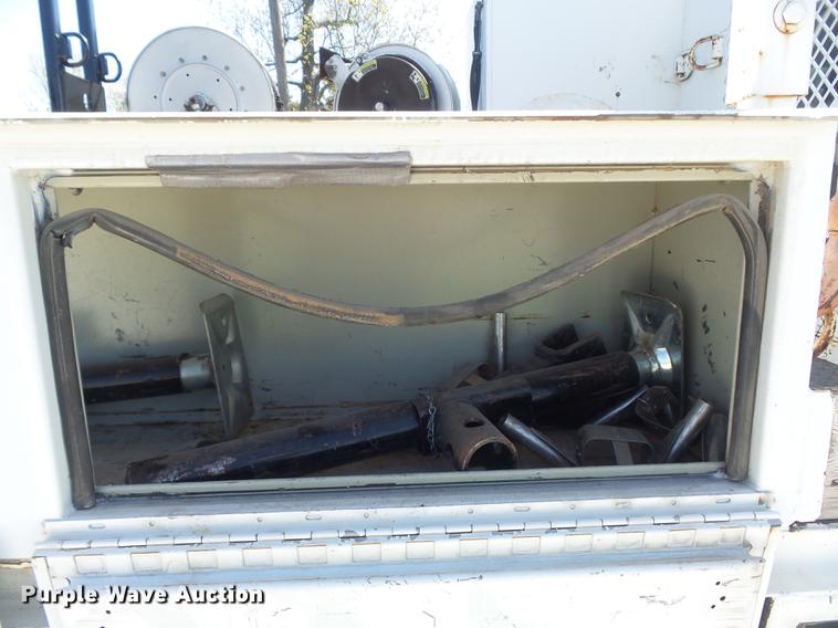 image for item DC7331 2007 Ford F550 Super Duty XL SuperCab service truck with crane