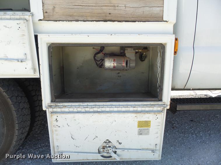 image for item DC7331 2007 Ford F550 Super Duty XL SuperCab service truck with crane