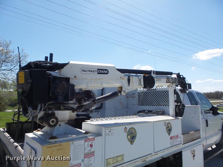 image for item DC7331 2007 Ford F550 Super Duty XL SuperCab service truck with crane