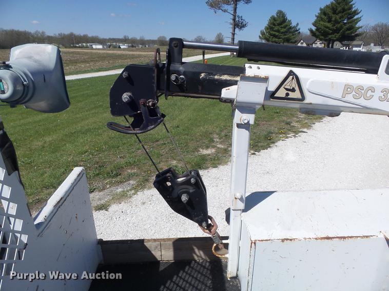 image for item DC7331 2007 Ford F550 Super Duty XL SuperCab service truck with crane