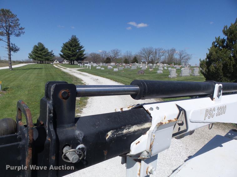 image for item DC7331 2007 Ford F550 Super Duty XL SuperCab service truck with crane