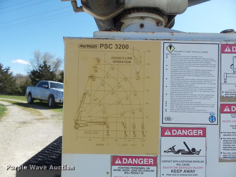 image for item DC7331 2007 Ford F550 Super Duty XL SuperCab service truck with crane