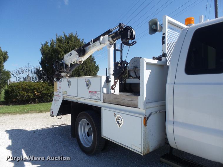 image for item DC7331 2007 Ford F550 Super Duty XL SuperCab service truck with crane
