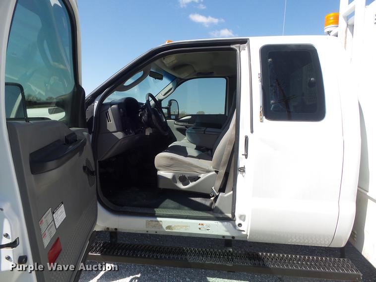 image for item DC7331 2007 Ford F550 Super Duty XL SuperCab service truck with crane