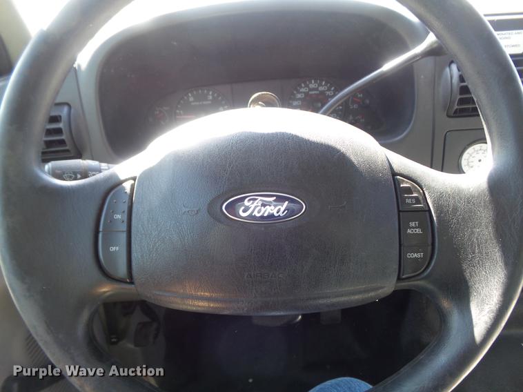 image for item DC7331 2007 Ford F550 Super Duty XL SuperCab service truck with crane