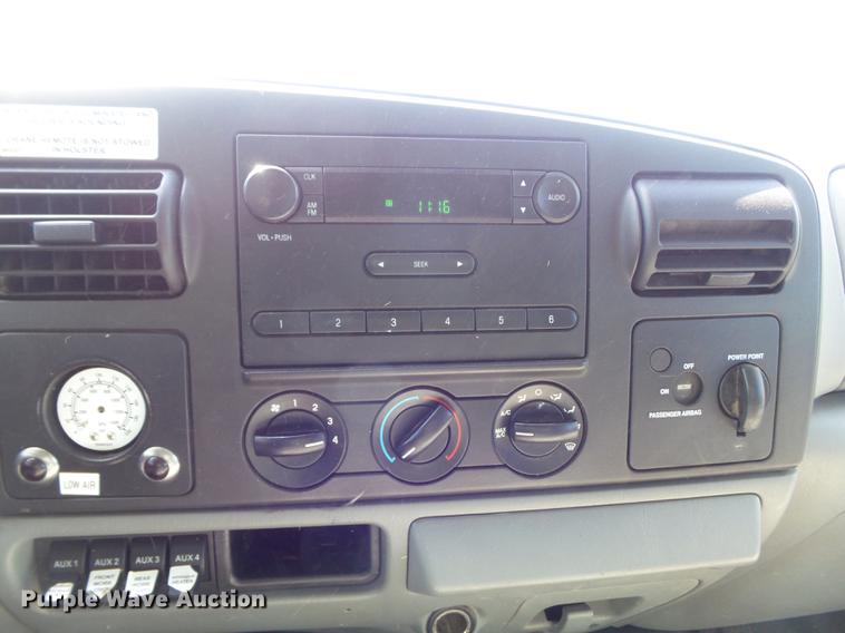 image for item DC7331 2007 Ford F550 Super Duty XL SuperCab service truck with crane