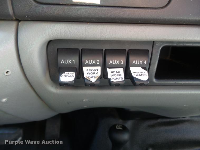 image for item DC7331 2007 Ford F550 Super Duty XL SuperCab service truck with crane