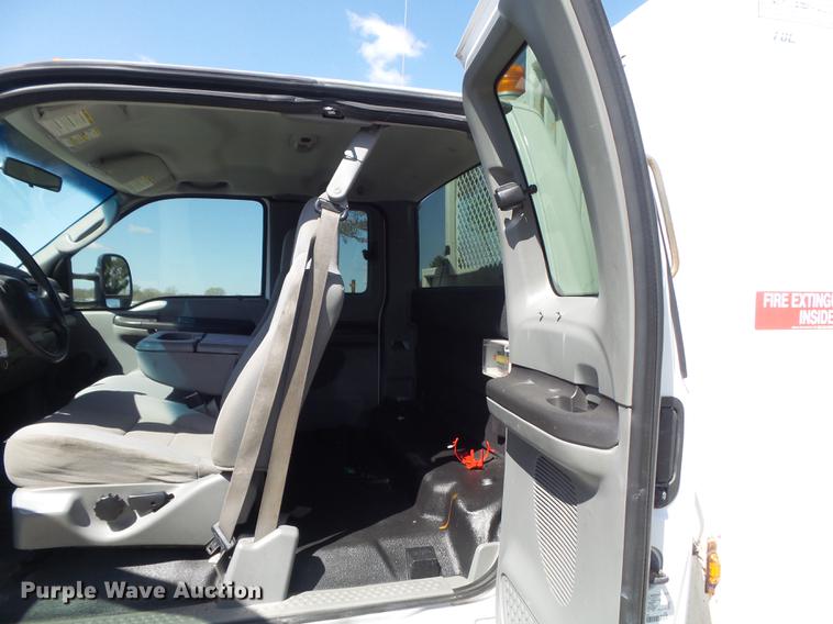 image for item DC7331 2007 Ford F550 Super Duty XL SuperCab service truck with crane