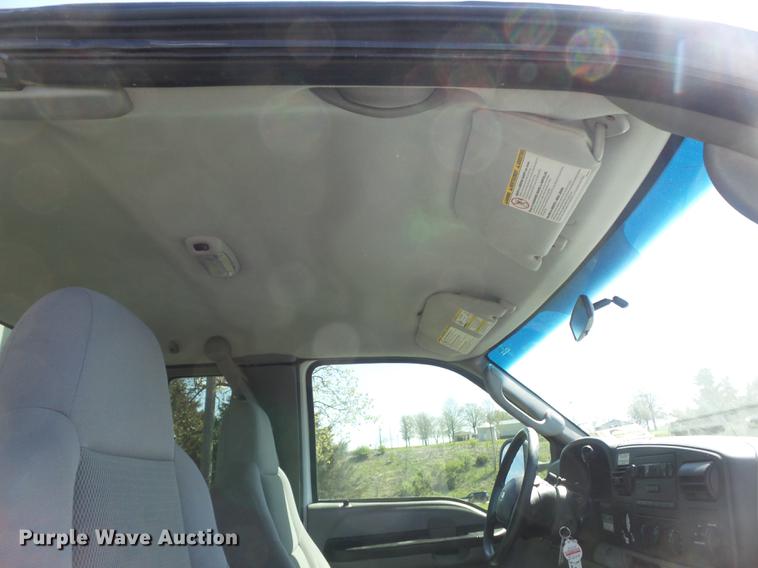 image for item DC7331 2007 Ford F550 Super Duty XL SuperCab service truck with crane