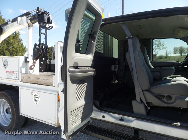 image for item DC7331 2007 Ford F550 Super Duty XL SuperCab service truck with crane