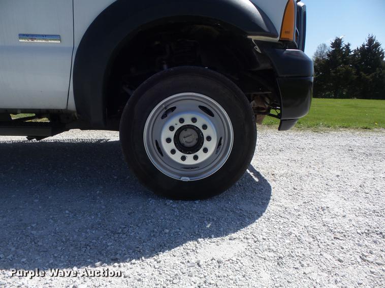 image for item DC7331 2007 Ford F550 Super Duty XL SuperCab service truck with crane