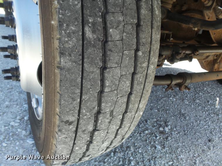 image for item DC7331 2007 Ford F550 Super Duty XL SuperCab service truck with crane