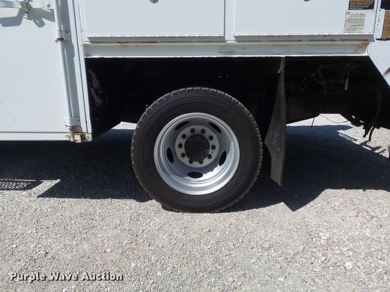 image for item DC7331 2007 Ford F550 Super Duty XL SuperCab service truck with crane