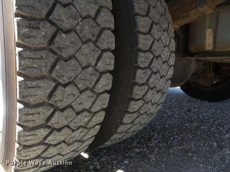 image for item DC7331 2007 Ford F550 Super Duty XL SuperCab service truck with crane