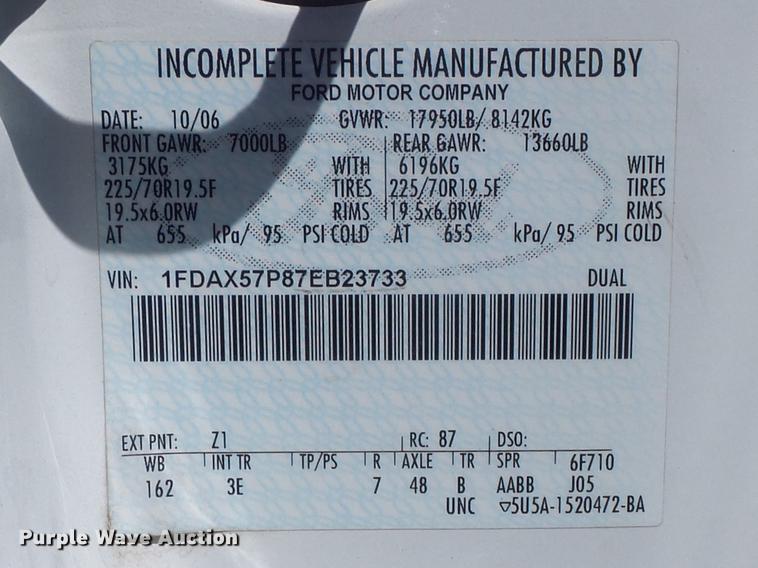 image for item DC7331 2007 Ford F550 Super Duty XL SuperCab service truck with crane